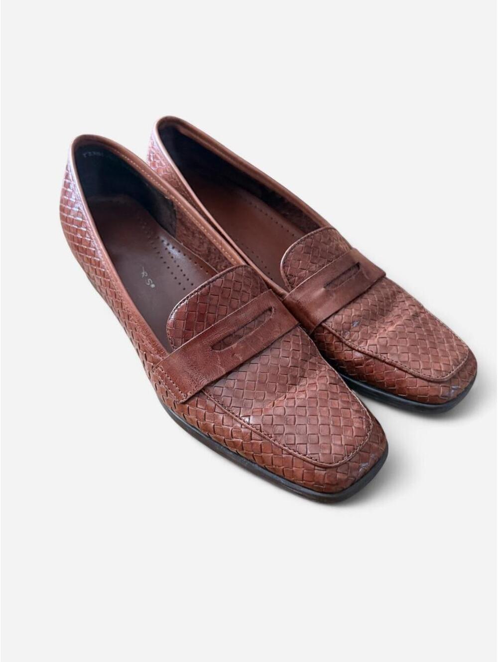 Trotters Women's Brown Loafer